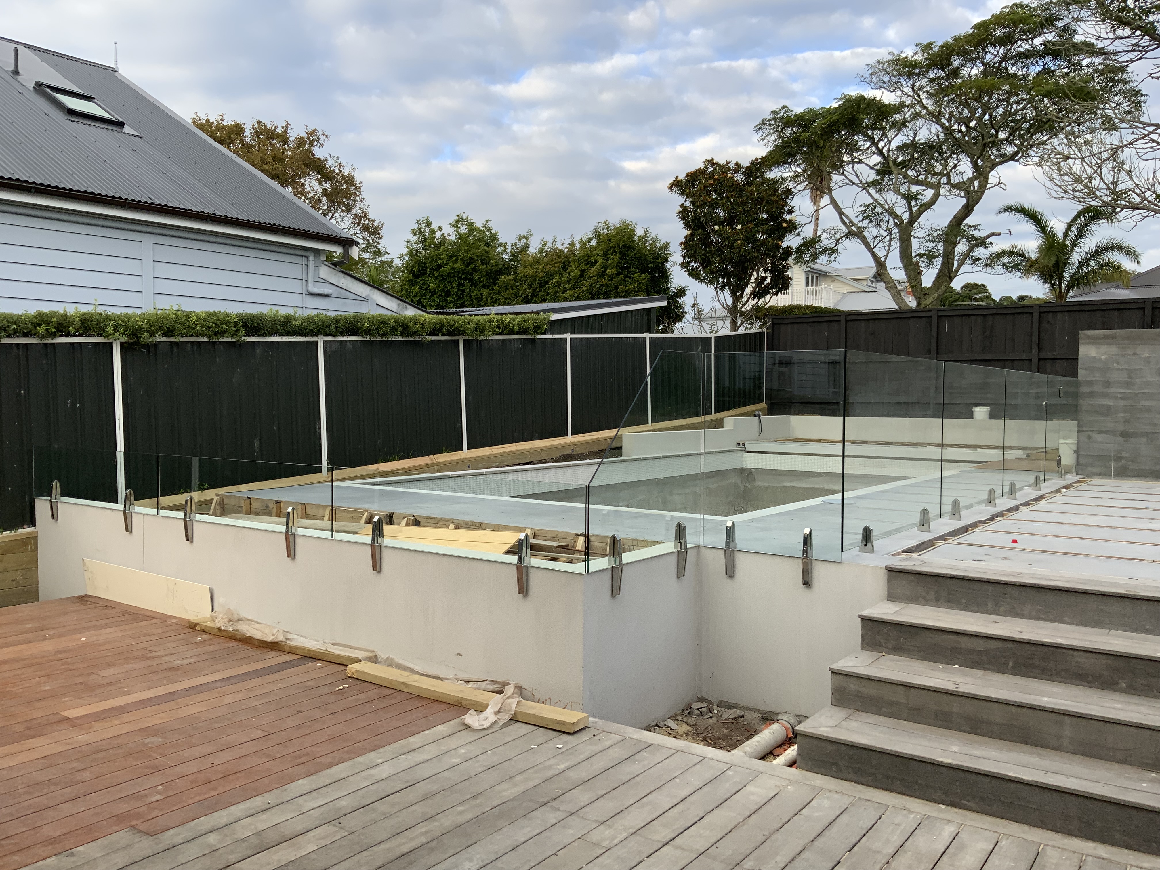 Side-Fixed Spigot Pool Fencing