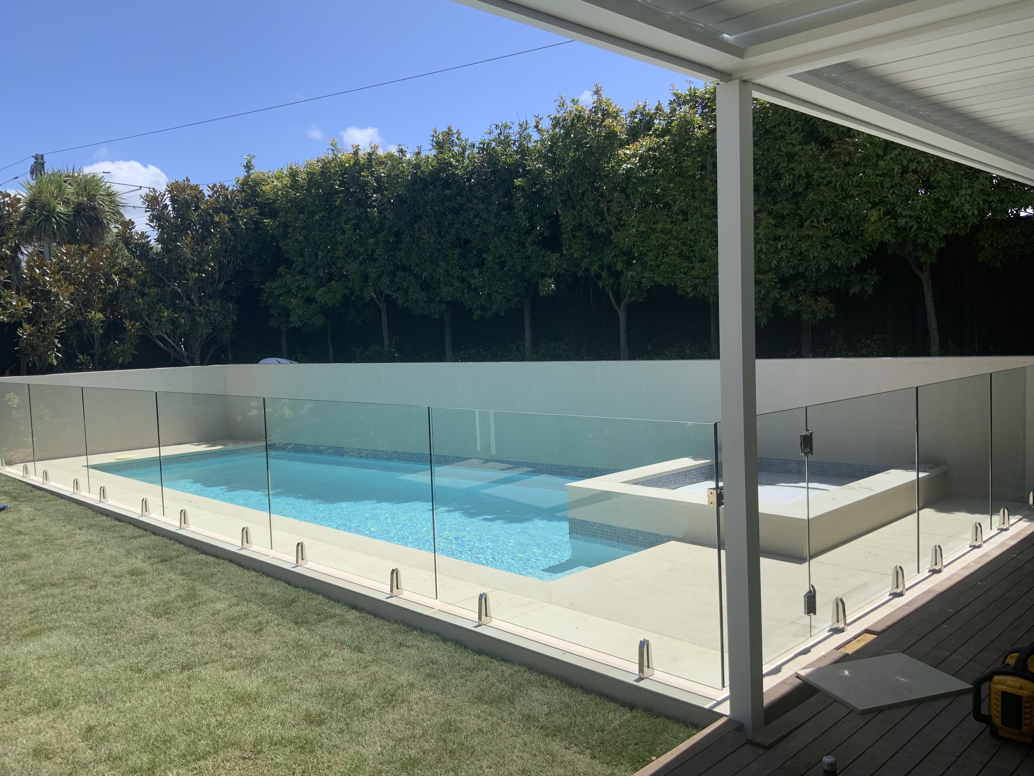Top-Fixed Spigot Pool Fencing