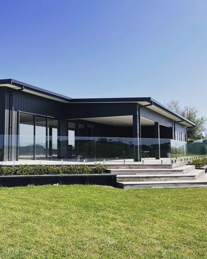 Frameless glass balustrade NZ — outdoor deck
