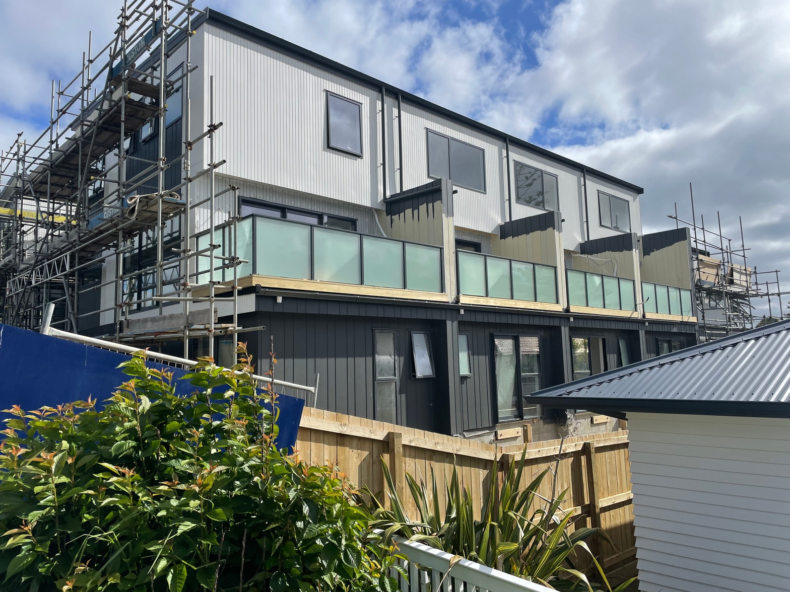 Aluminium balustrade NZ — clean modern finish