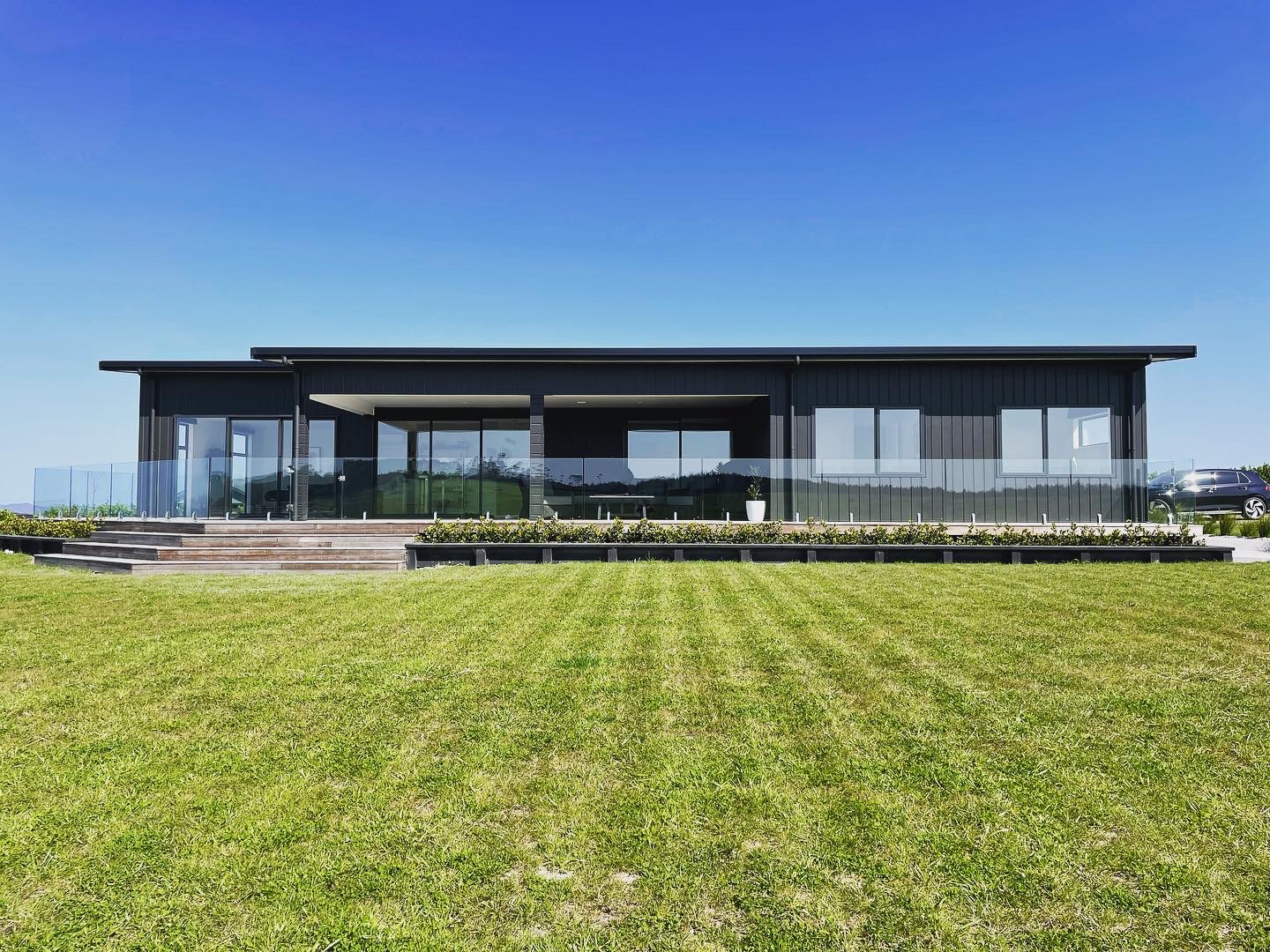 Modern Auckland home with glass balustrade and timber deck — Osprey Glass project